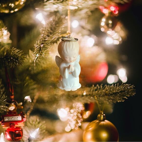 Vintage Ruth Morehead Holly Baby Prayer Angel Porcelain Collectible Ornament - Picture 1 of 15